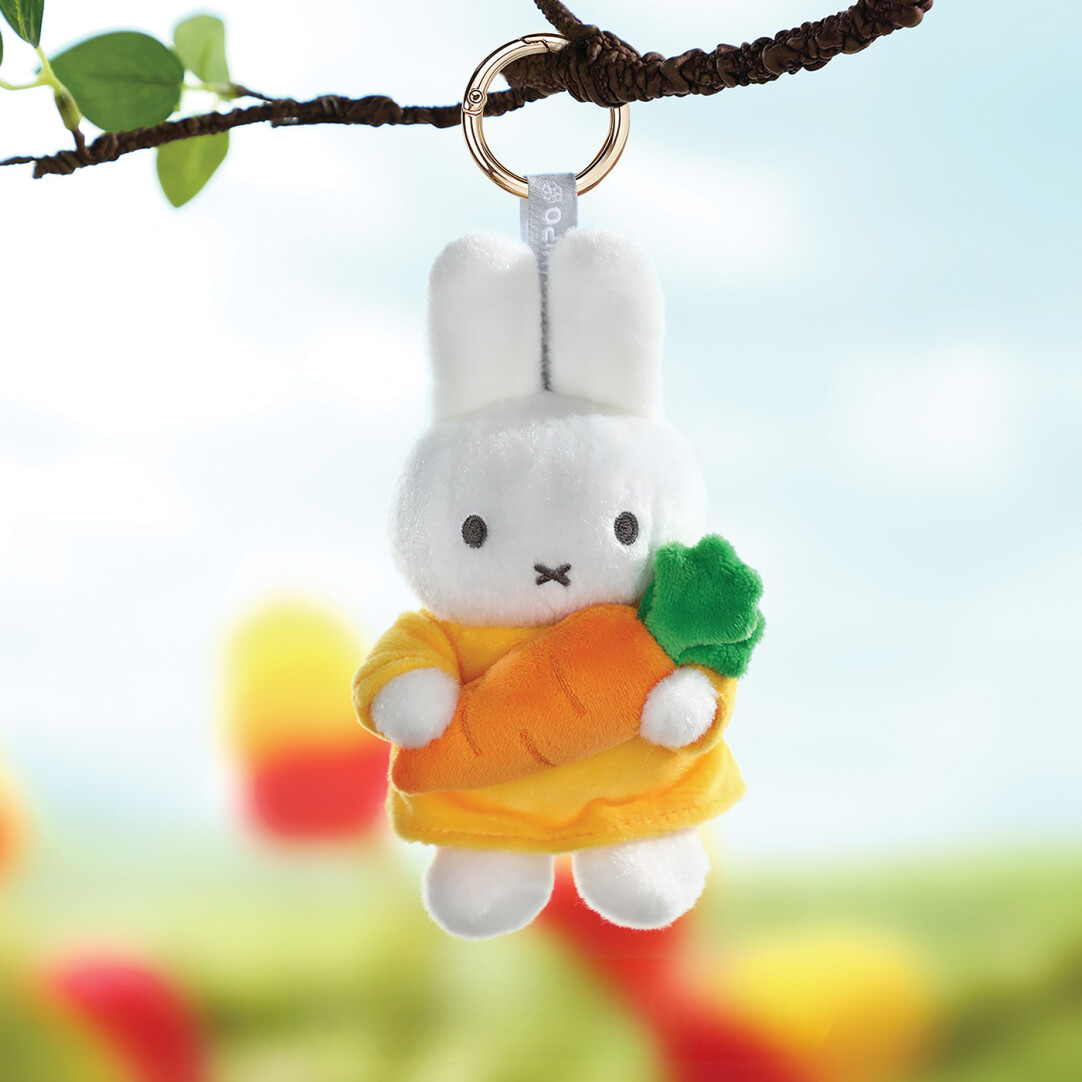 VIPO x Miffy Hug Series Pendant Doll (Miffy Pendant Carrot) – X