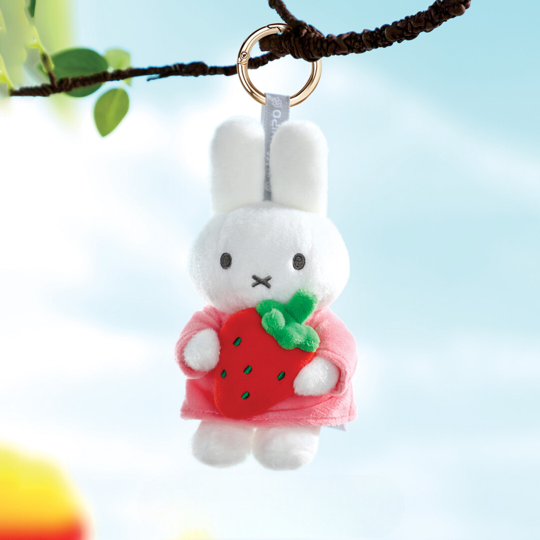 VIPO x Miffy Hug Series Pendant Doll (Miffy Pendant Strawberry)