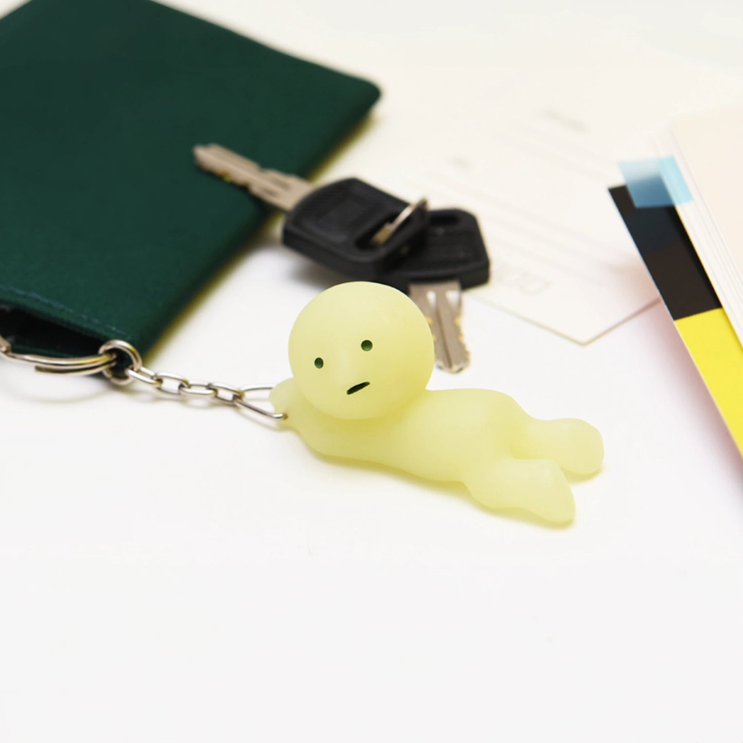Smiski - Keychain Grabbing Key Figure